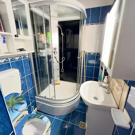House For Untold Prázdninový dům *